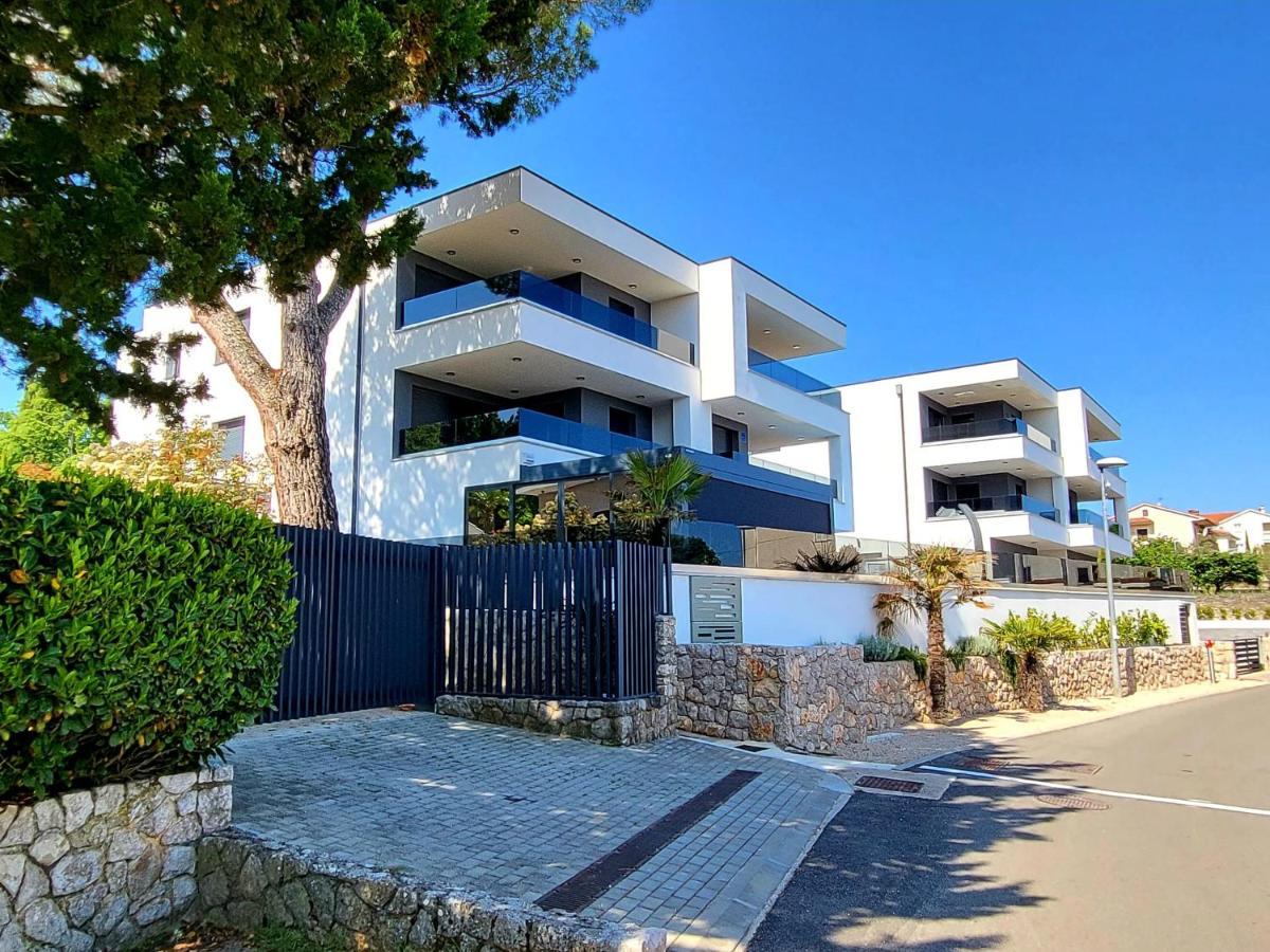 Modern Apartments Elle Malinska Vantacici Bagian luar foto
